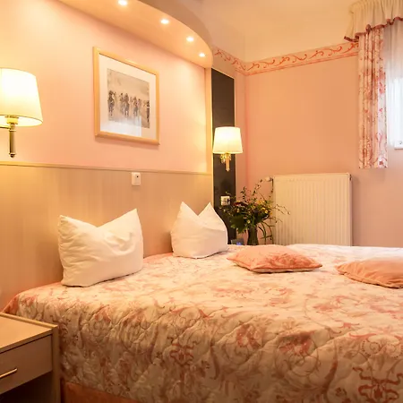 Parkhotel Garni Hotel 3*